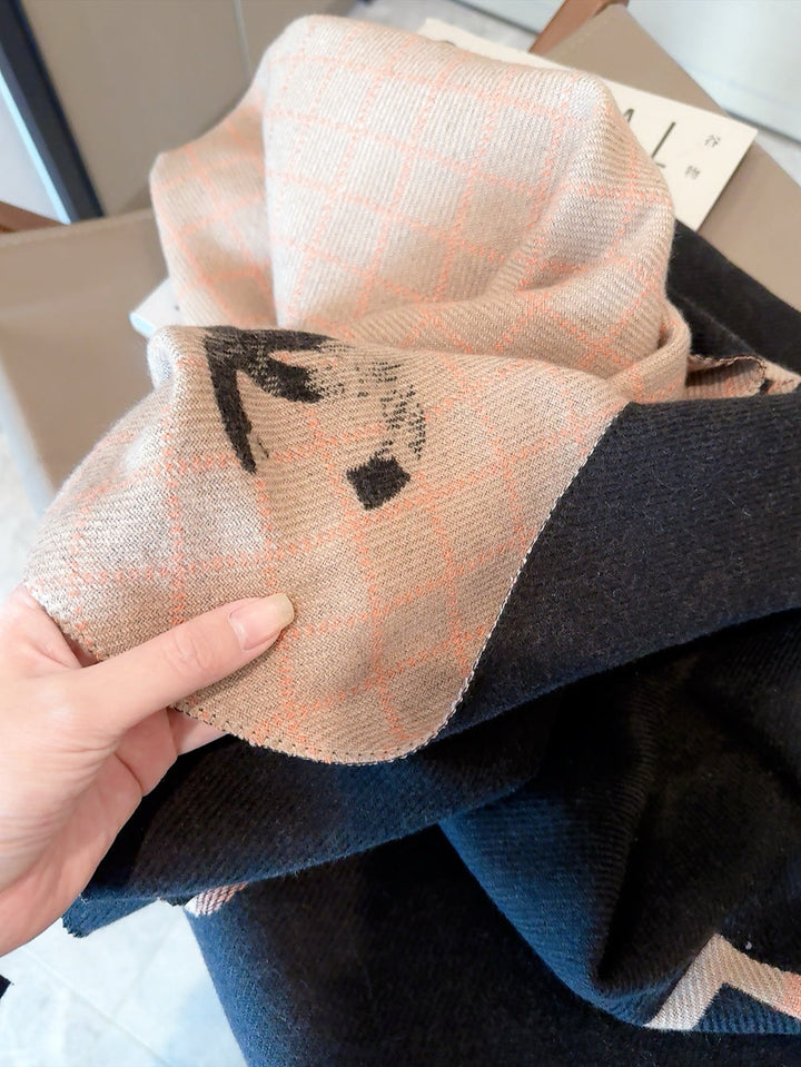 fashion CC letters double-sided two-color scarf