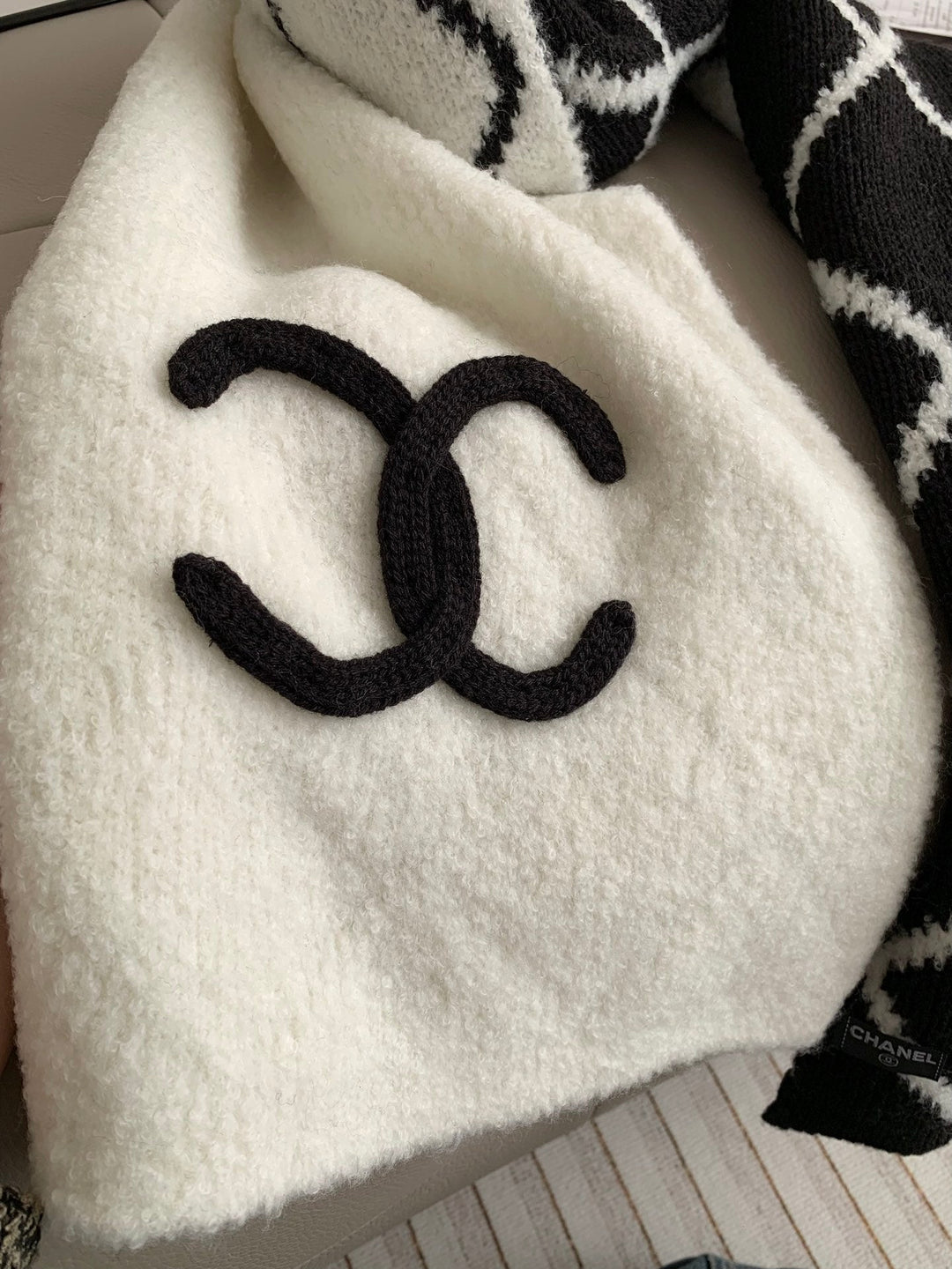 Premium 24b knitted scarf cashmere