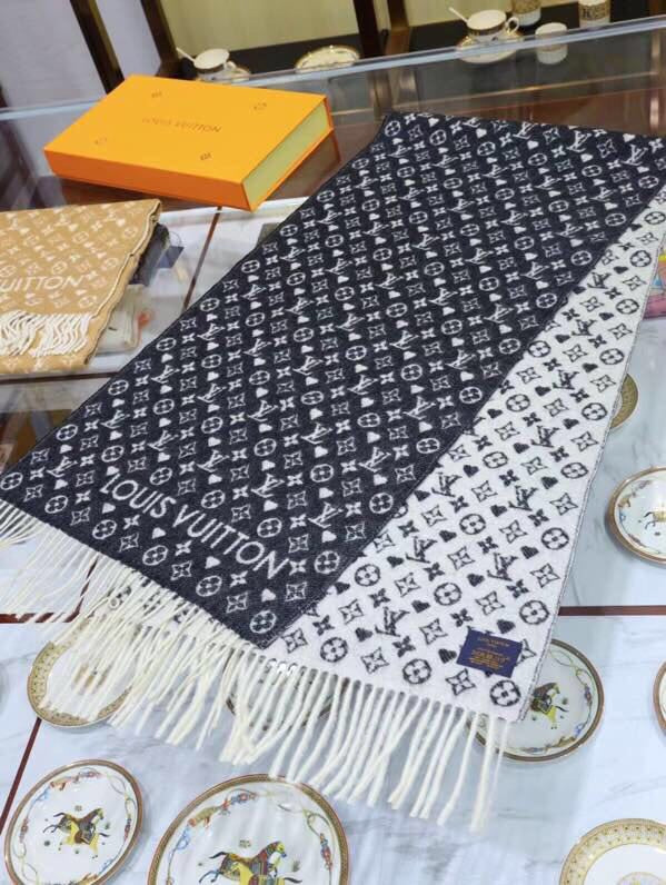 Classic Clover Limited Edition Series Cashmere Scarf