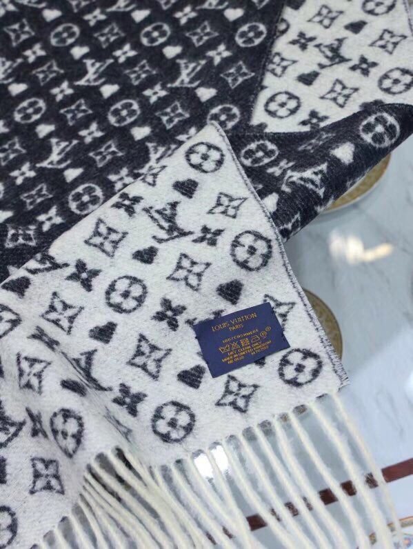 Classic Clover Limited Edition Series Cashmere Scarf