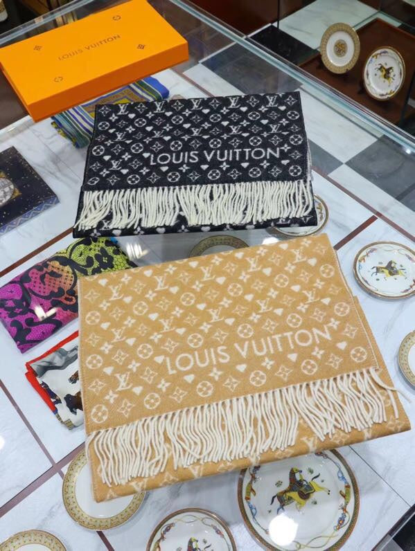 Classic Clover Limited Edition Series Cashmere Scarf