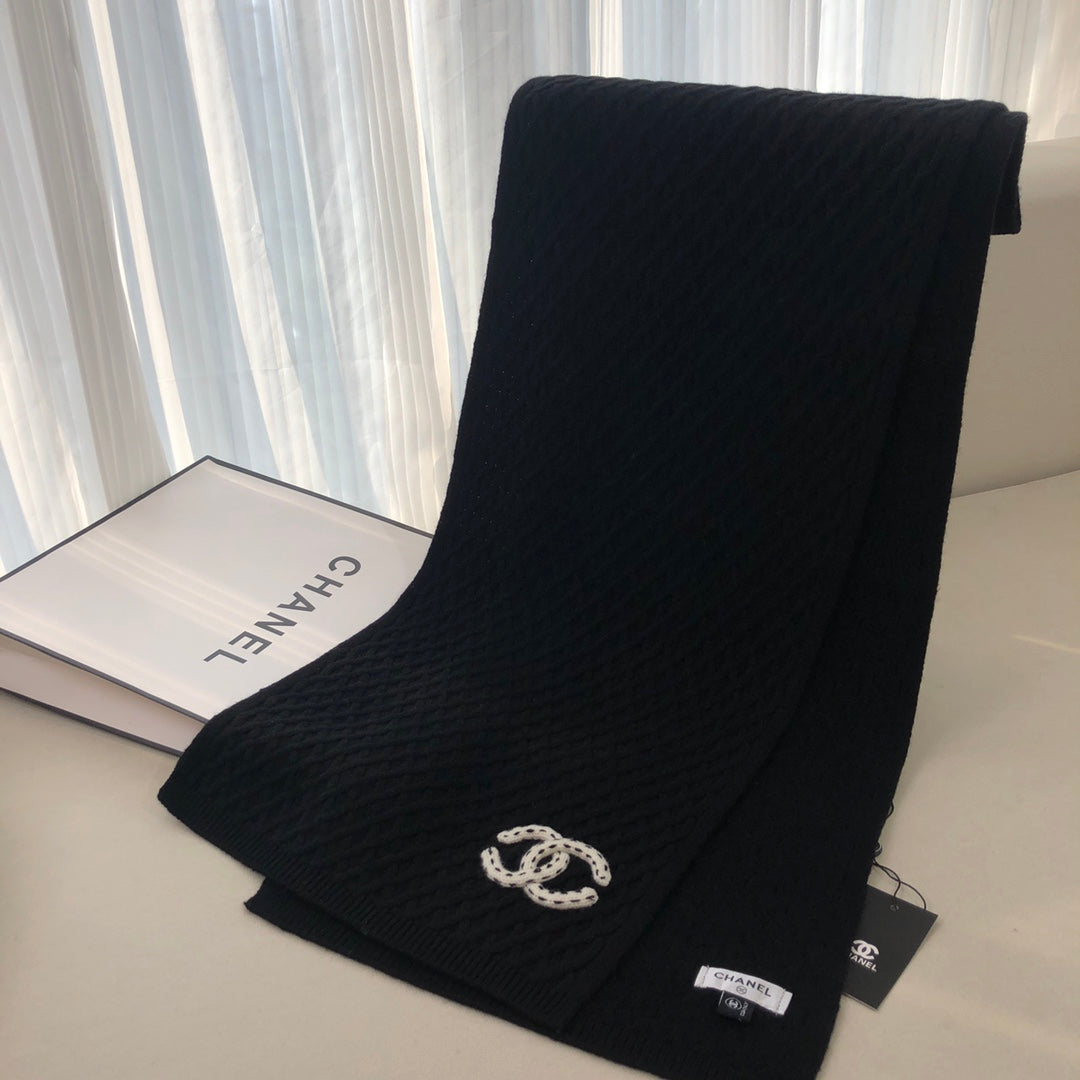 Fashion CC knitted cashmere scarf
