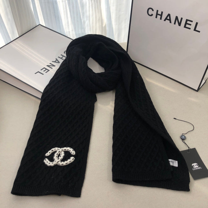Fashion CC knitted cashmere scarf