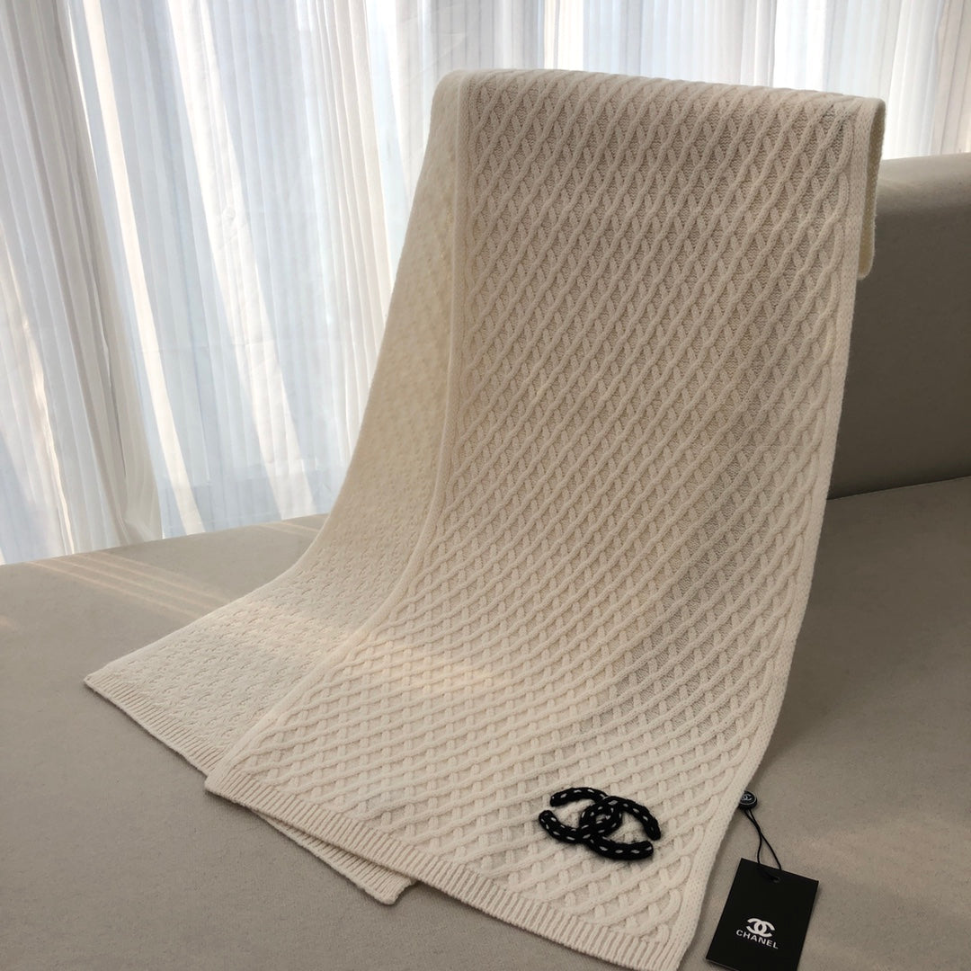 Fashion CC knitted cashmere scarf