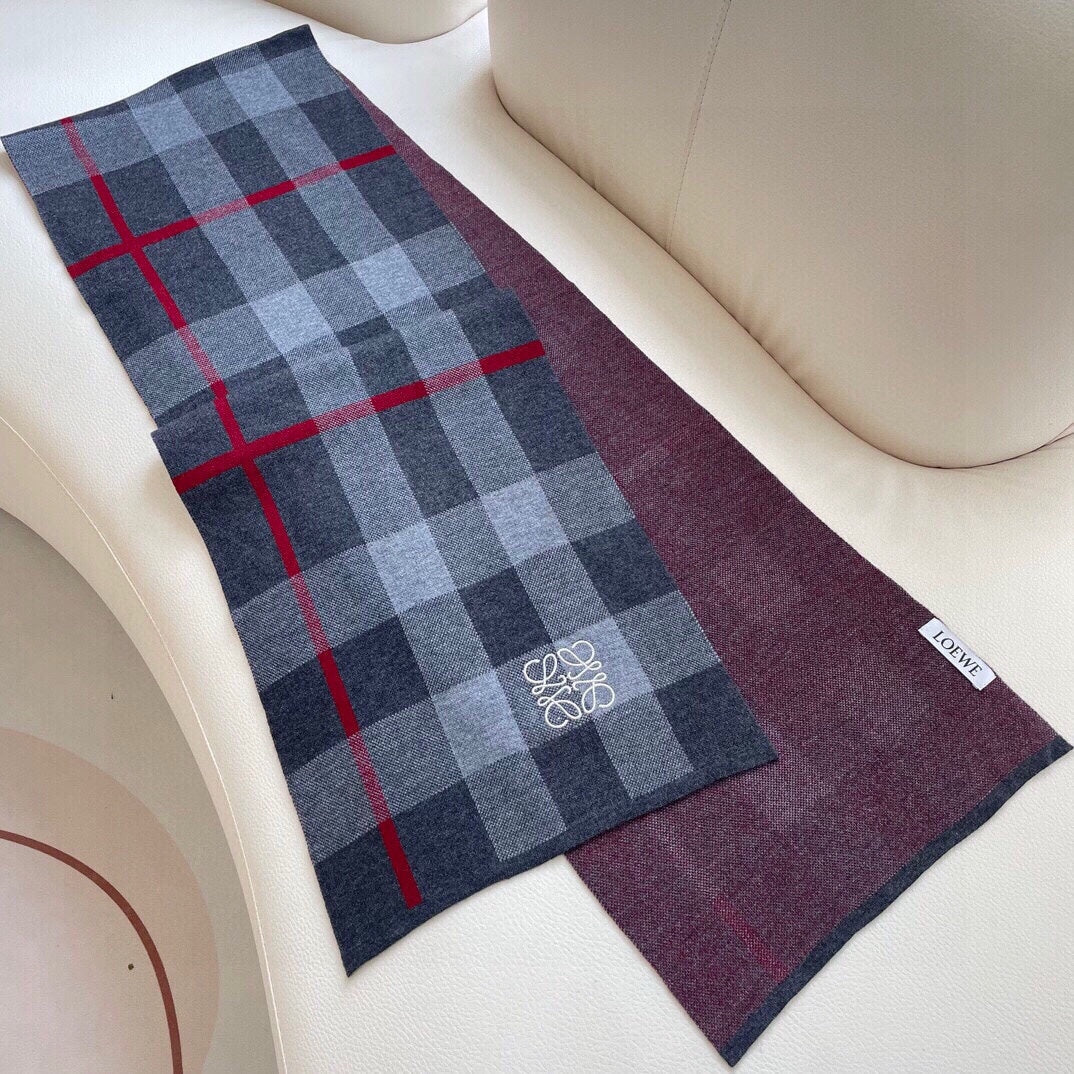 Fashion CC Stamp Knitted Scarf