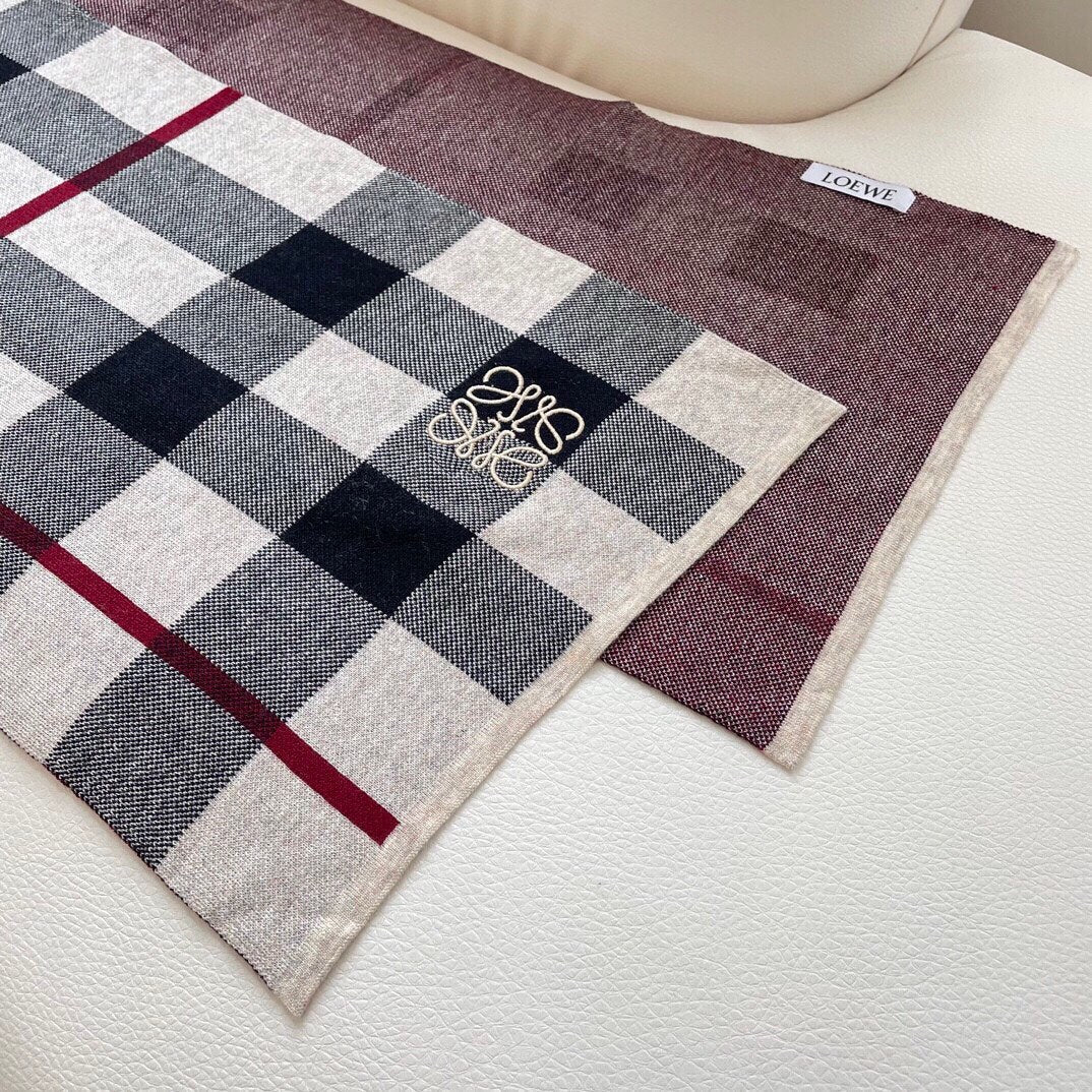 Fashion CC Stamp Knitted Scarf