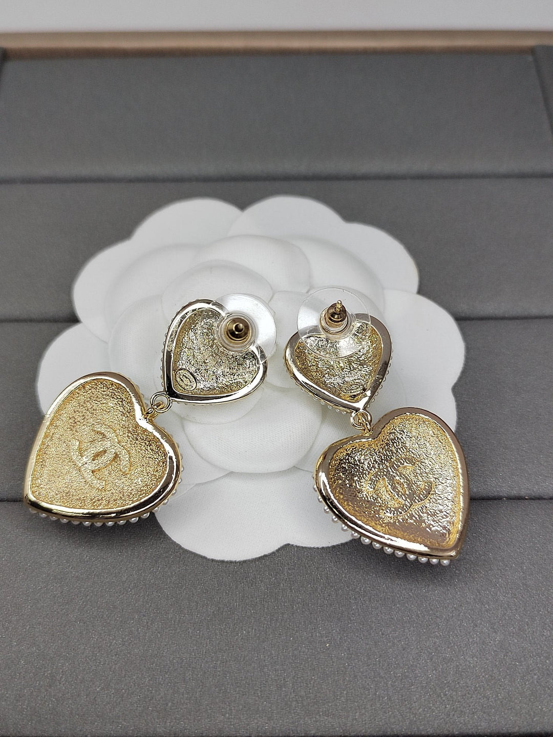 New Double Pick Heart Black Enamel Drip Earrings