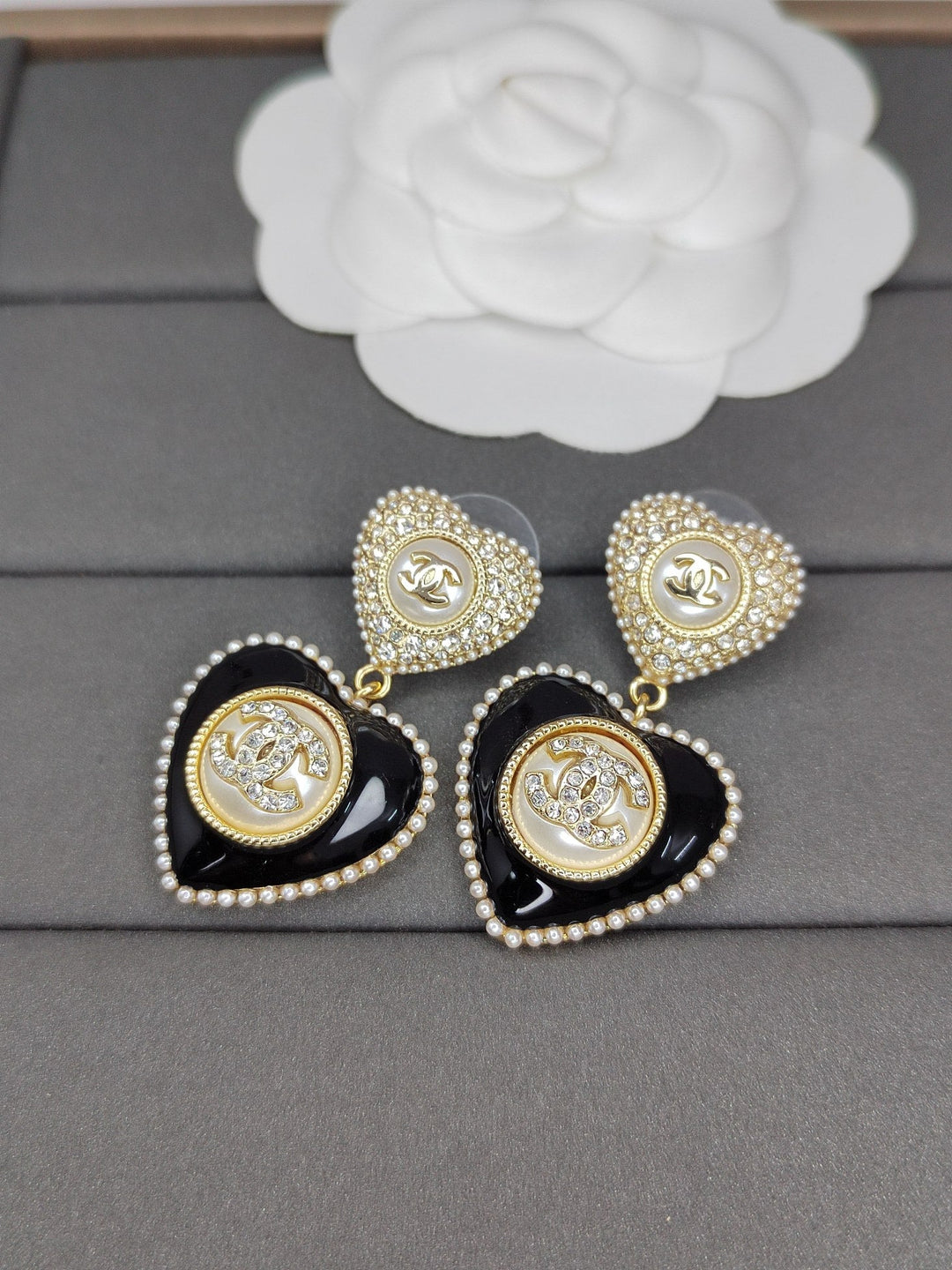 New Double Pick Heart Black Enamel Drip Earrings