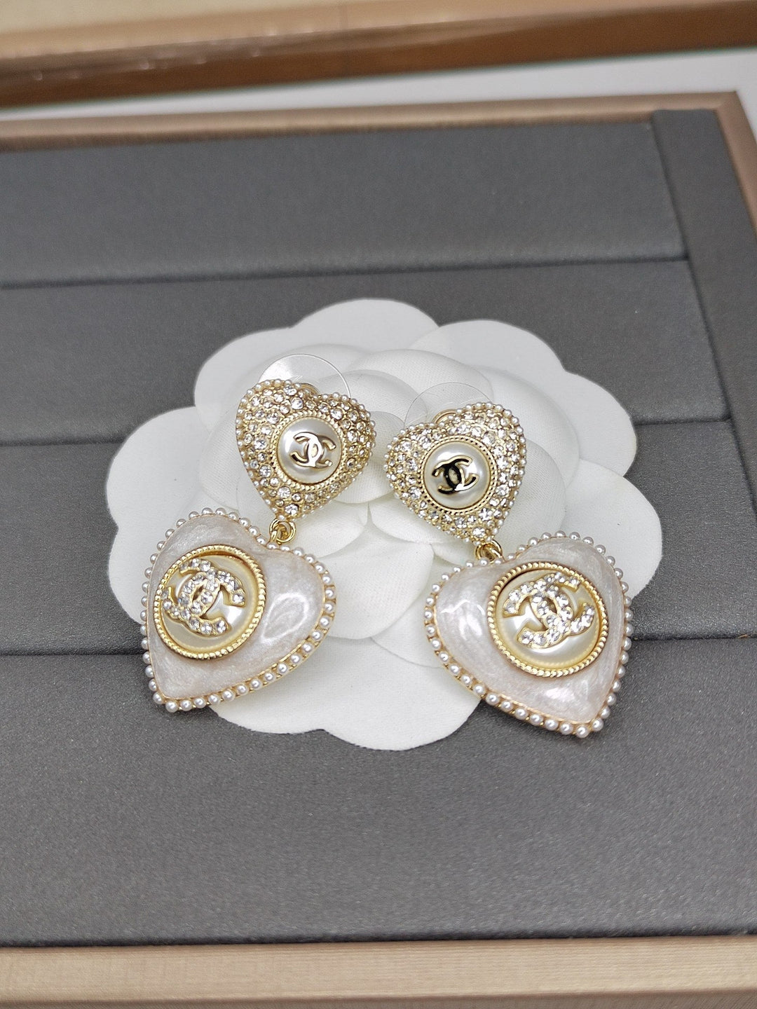 New Double Pick Heart Black Enamel Drip Earrings