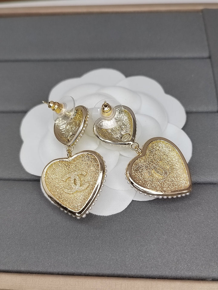 New Double Pick Heart Black Enamel Drip Earrings