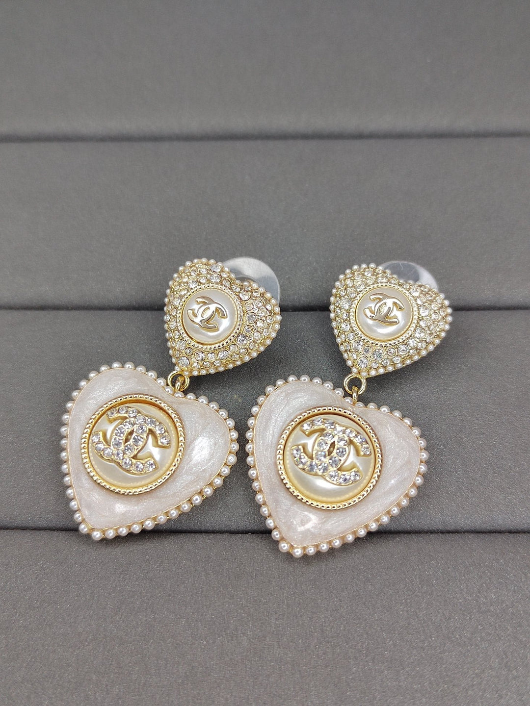 New Double Pick Heart Black Enamel Drip Earrings