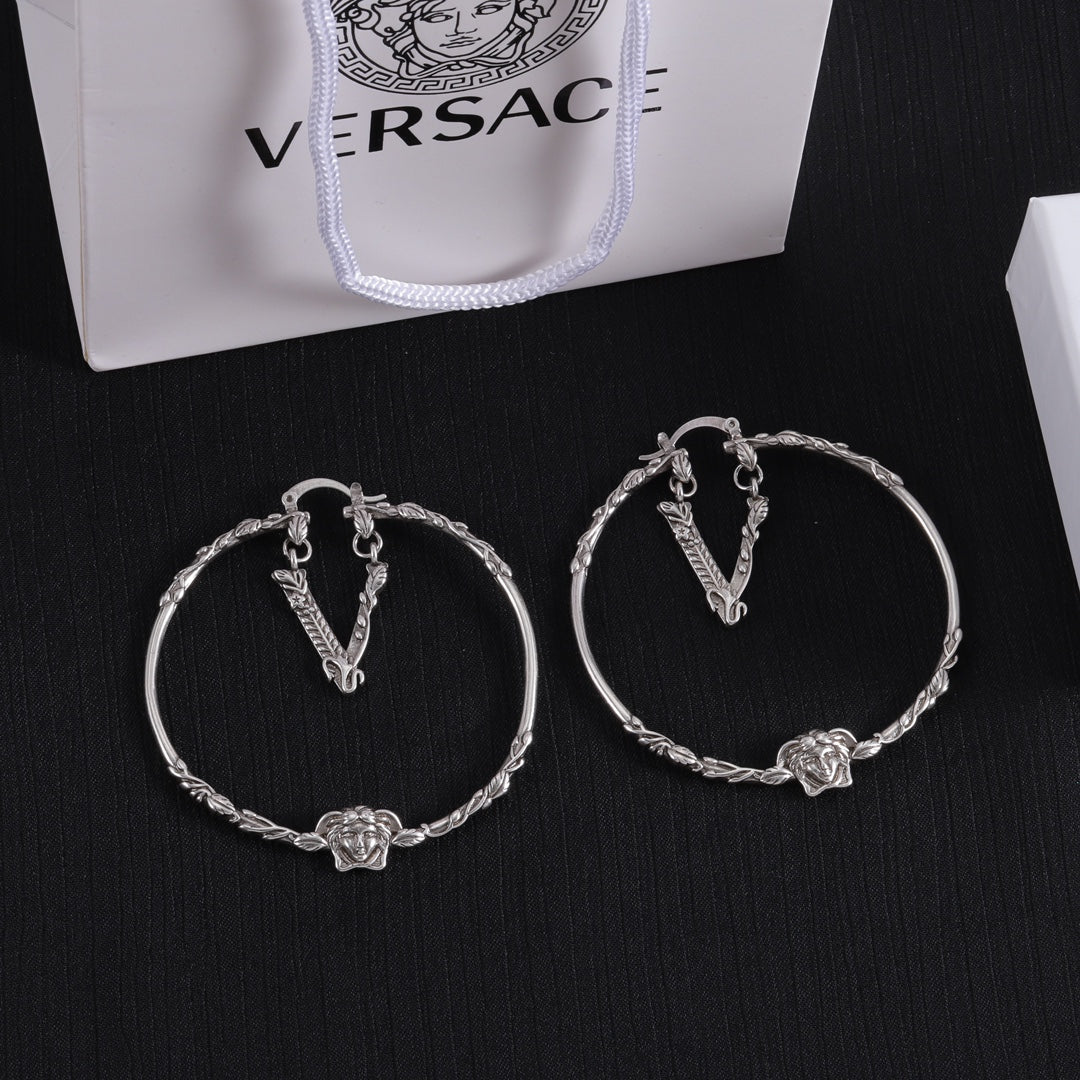 Fashion Circle V Stud Earrings