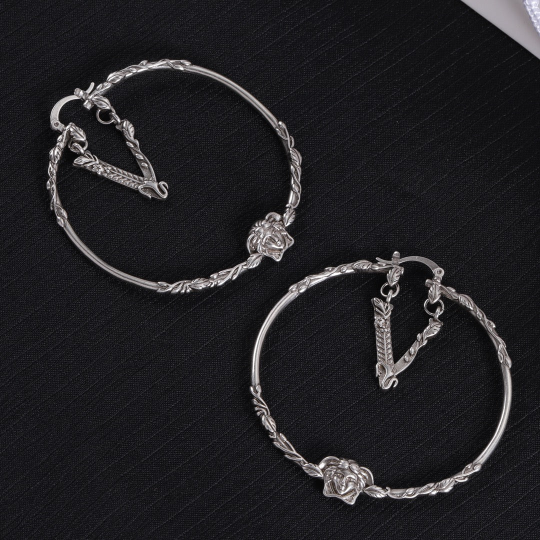 Fashion Circle V Stud Earrings