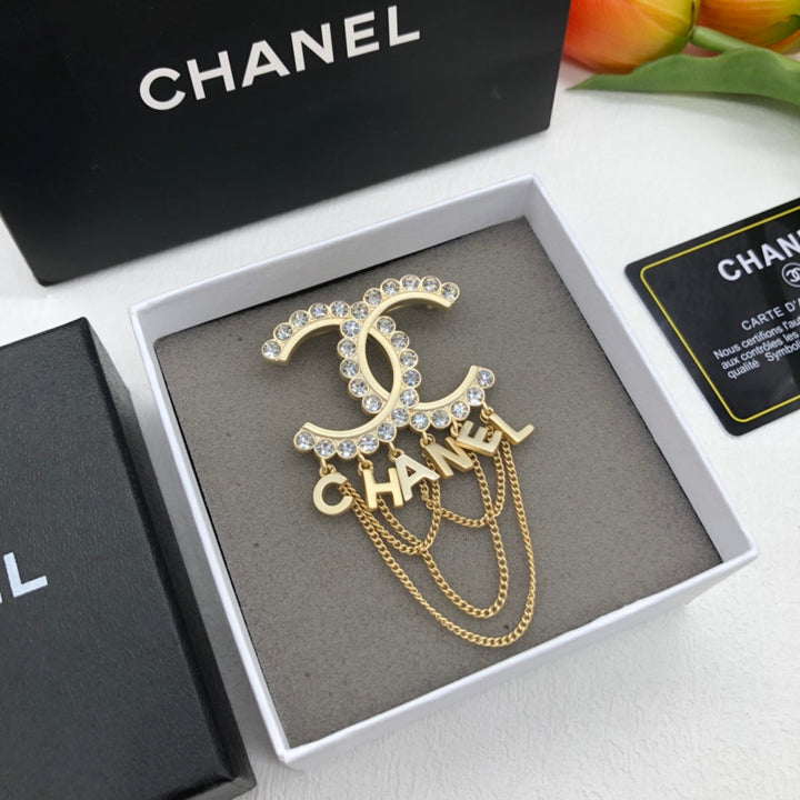 Fashion CC Chain Letter Matching Brooch