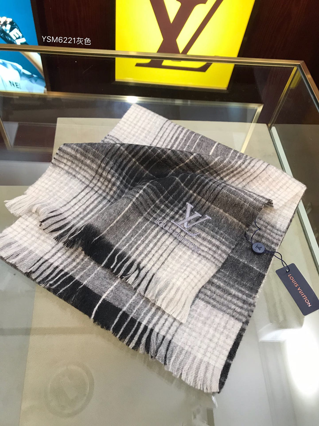 fashion men and women with the same striped fall and winter scarf