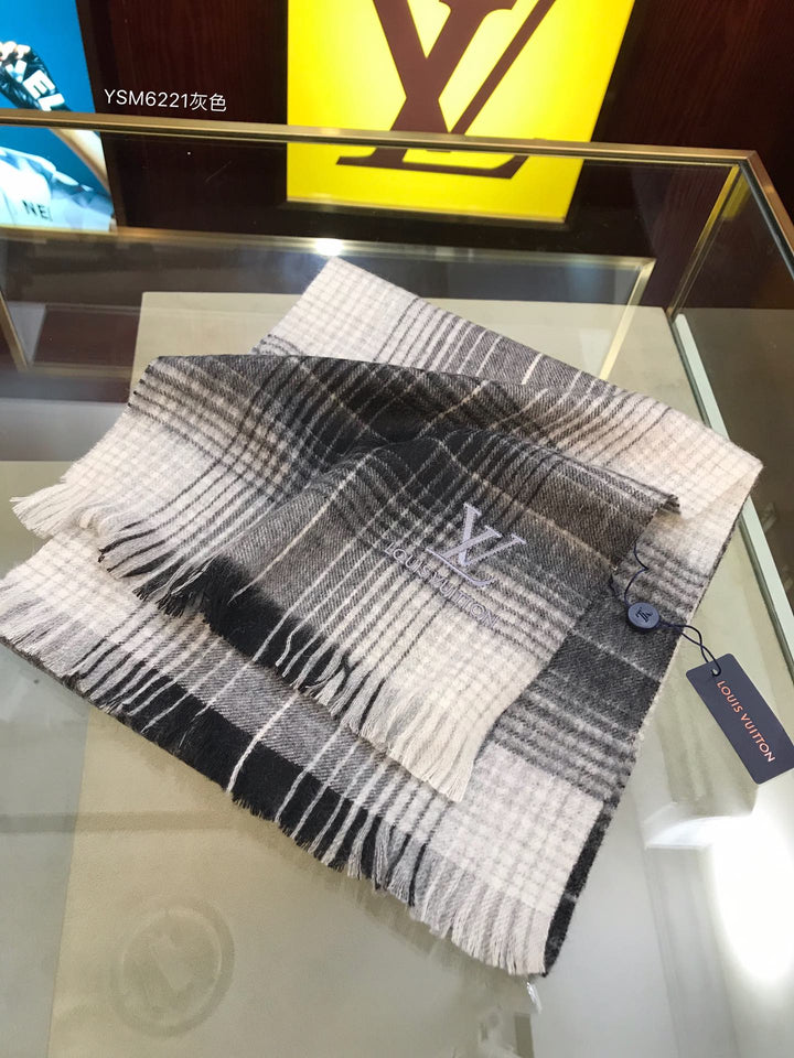 fashion men and women with the same striped fall and winter scarf