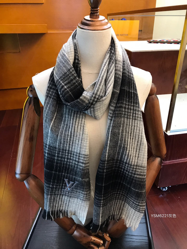 fashion men and women with the same striped fall and winter scarf