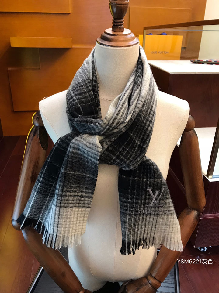 fashion men and women with the same striped fall and winter scarf