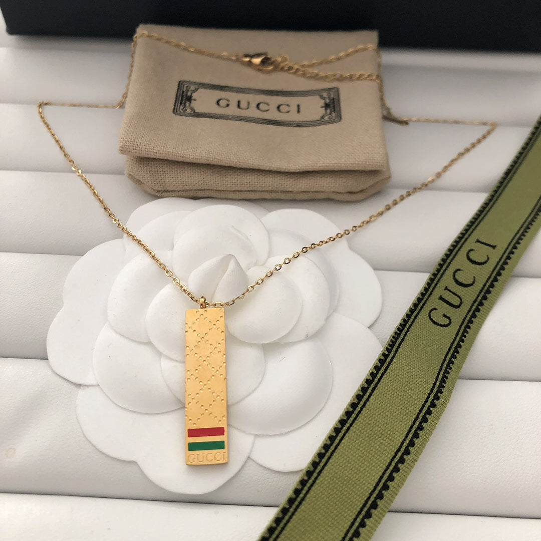 Golden Striped Elegance Necklace