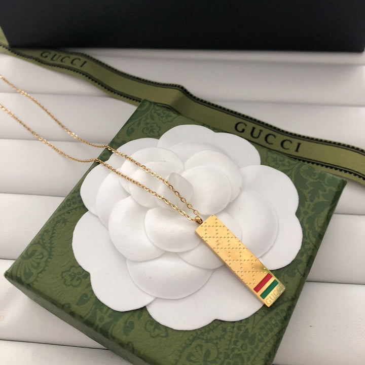 Golden Striped Elegance Necklace