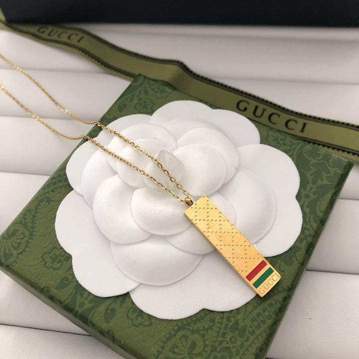 Golden Striped Elegance Necklace