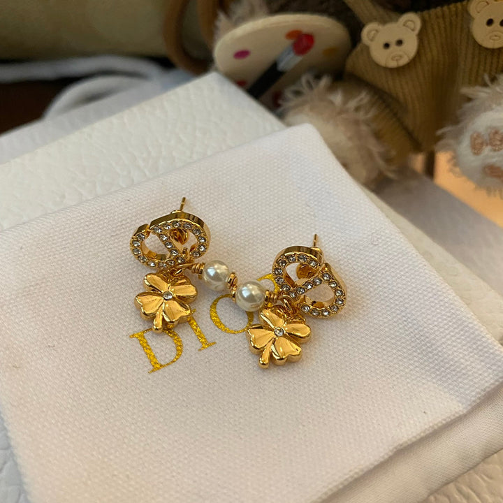 Fashion D family four-leaf clover pearl earrings