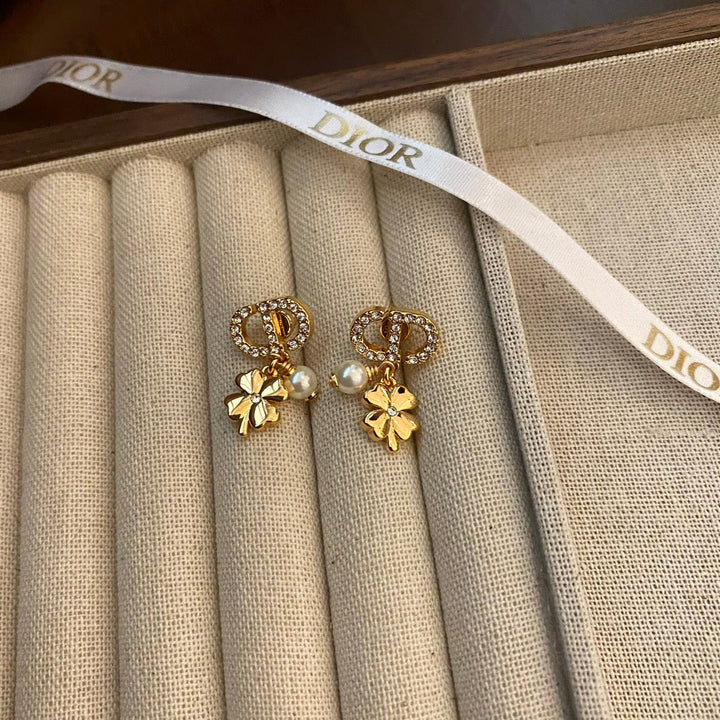 Fashion D family four-leaf clover pearl earrings