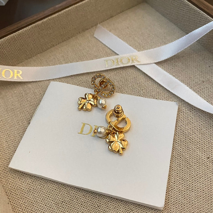 Fashion D family four-leaf clover pearl earrings