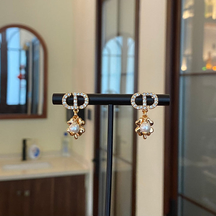 Fashion D family four-leaf clover pearl earrings