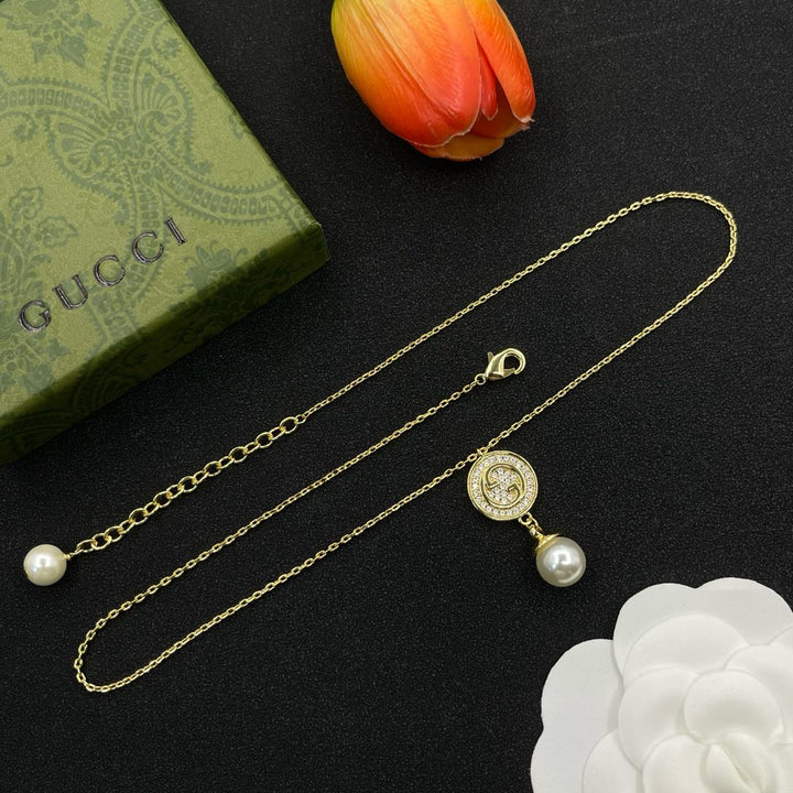 Two colors GG pearl pendant necklace