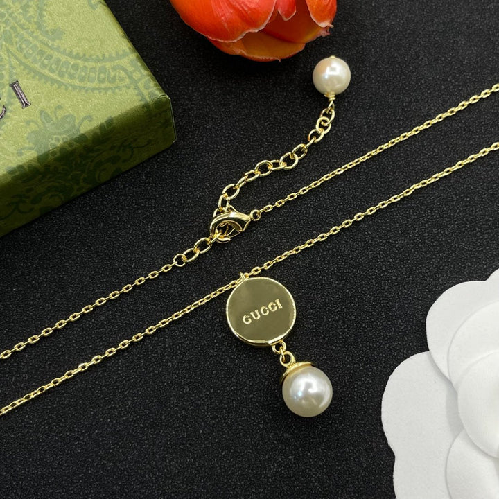 Two colors GG pearl pendant necklace