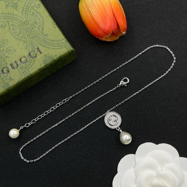 Two colors GG pearl pendant necklace