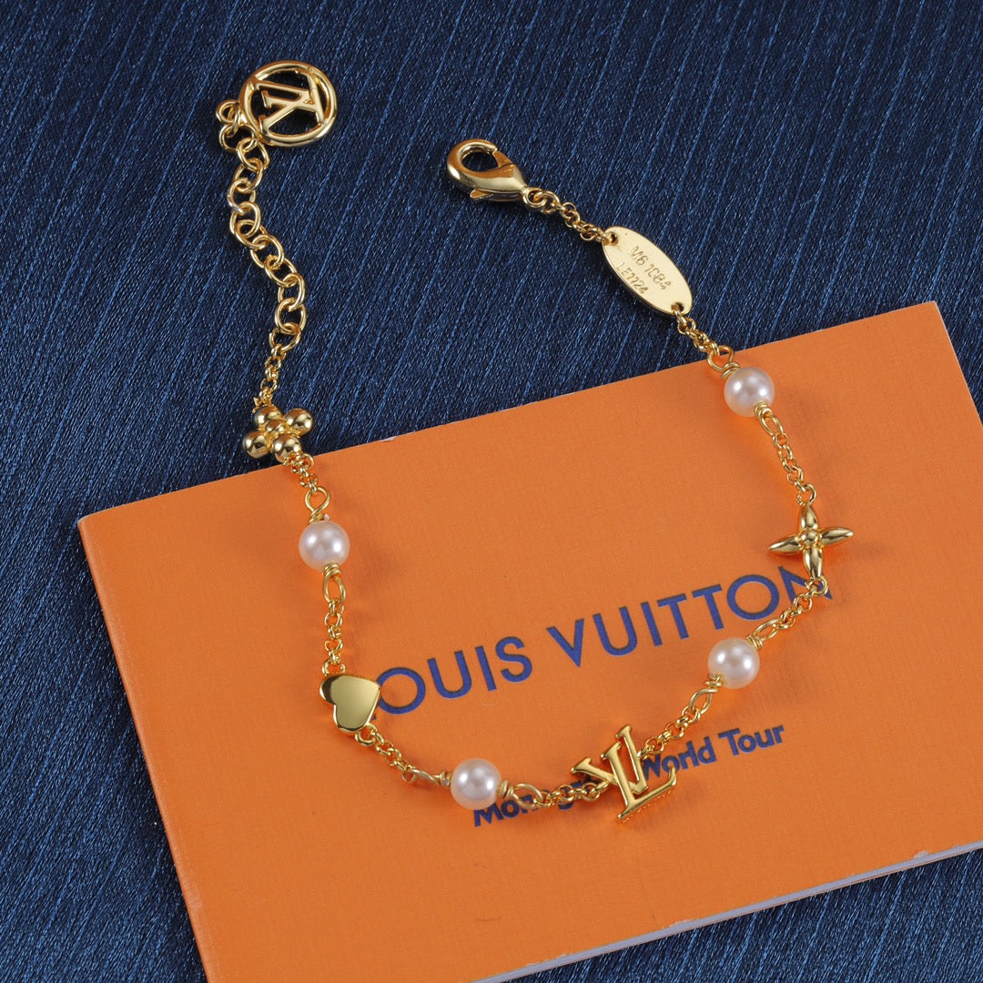 Fashion Clover Pearl Bracelet