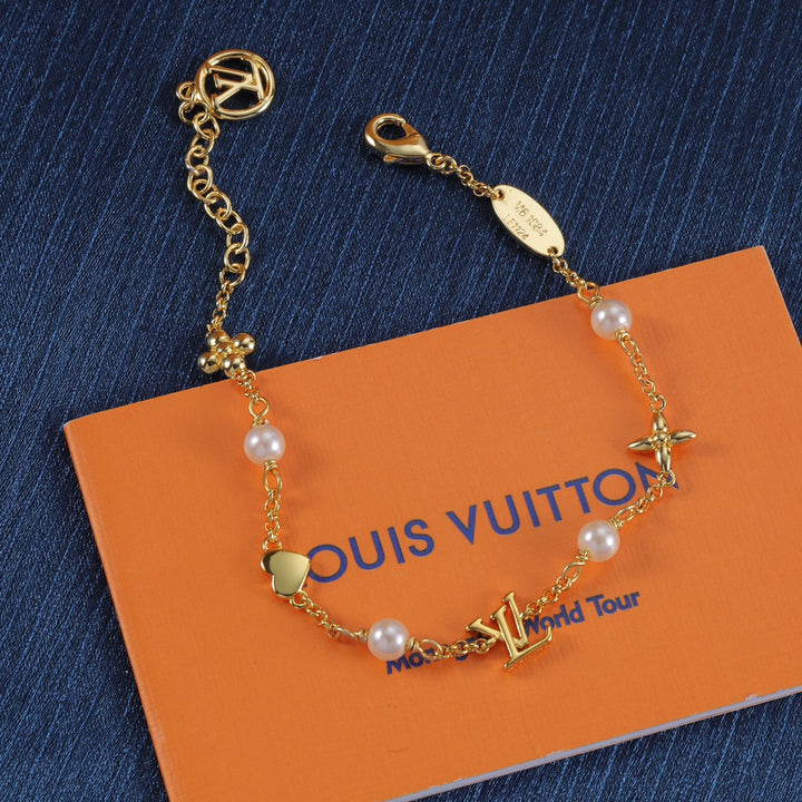 Fashion Clover Pearl Bracelet