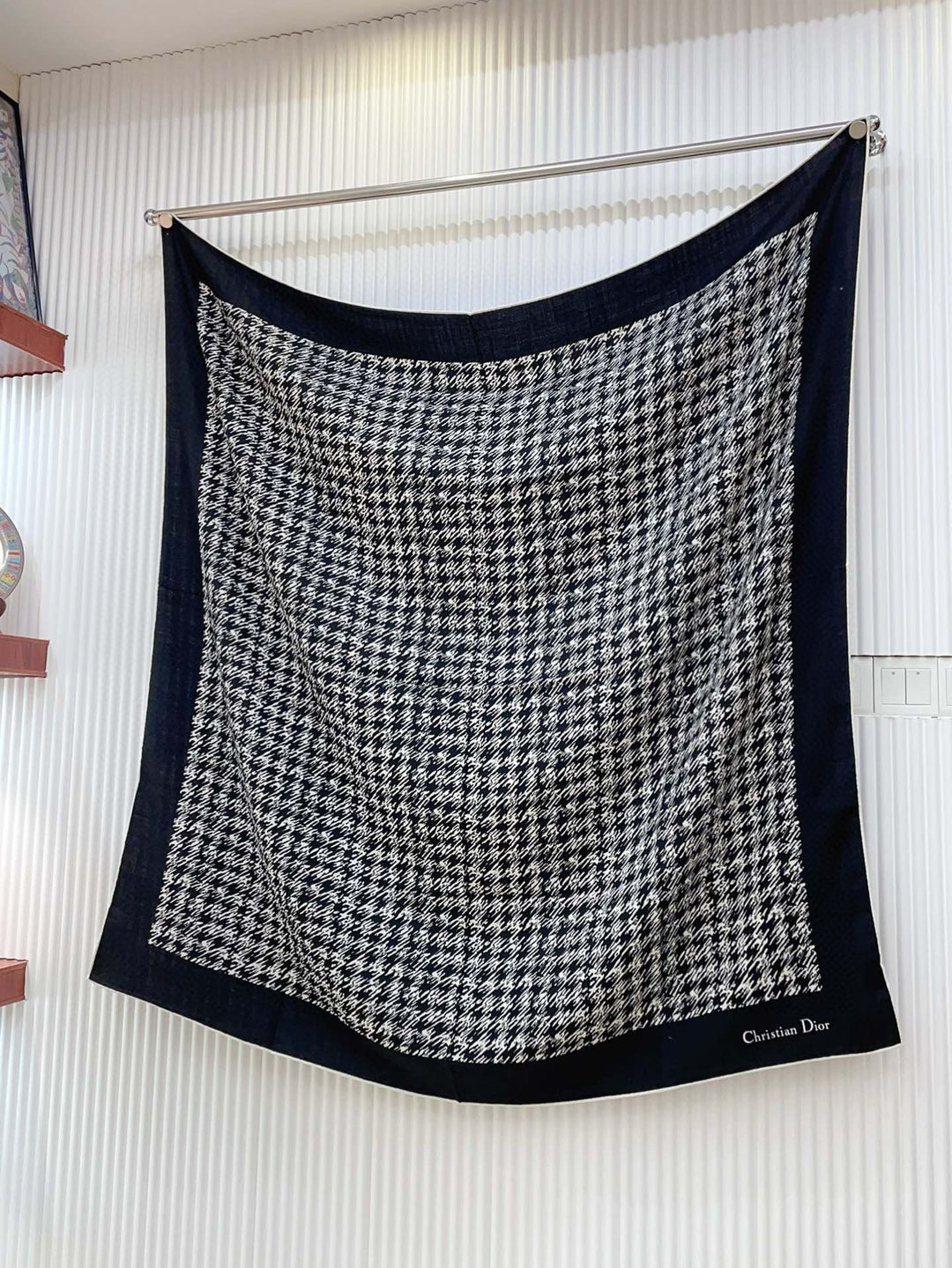Two-color DR Graffiti Chiffon Square Towel