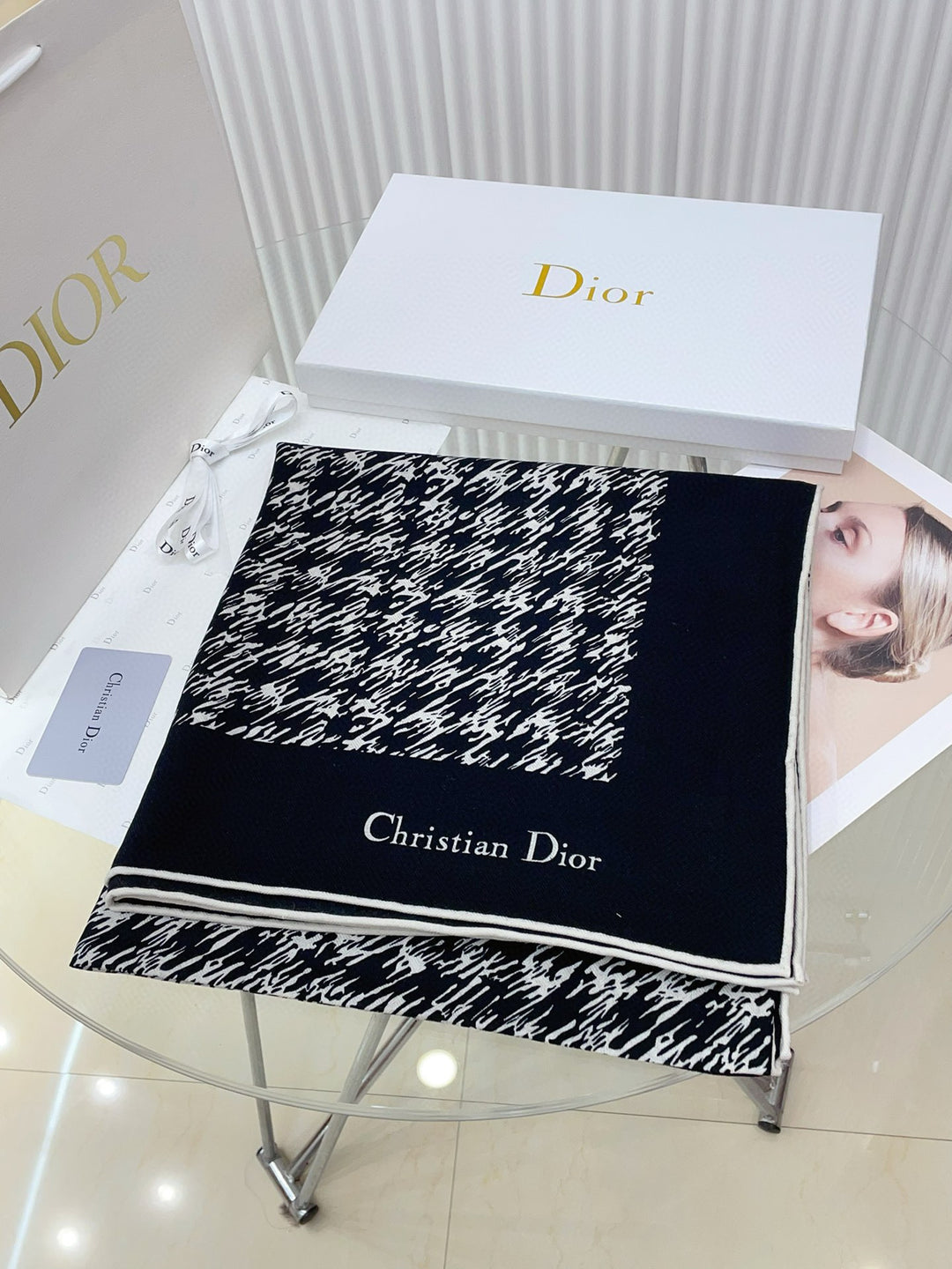 Two-color DR Graffiti Chiffon Square Towel