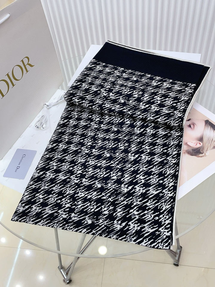 Two-color DR Graffiti Chiffon Square Towel
