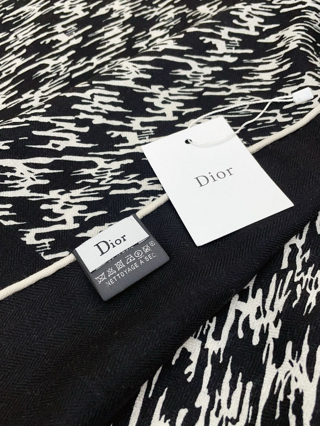 Two-color DR Graffiti Chiffon Square Towel