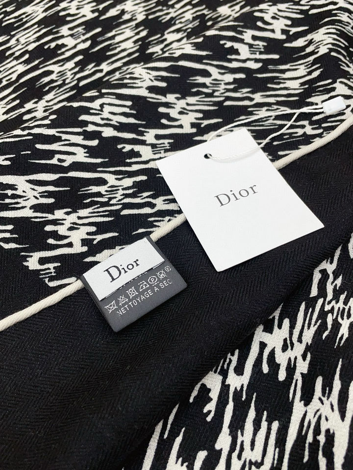 Two-color DR Graffiti Chiffon Square Towel