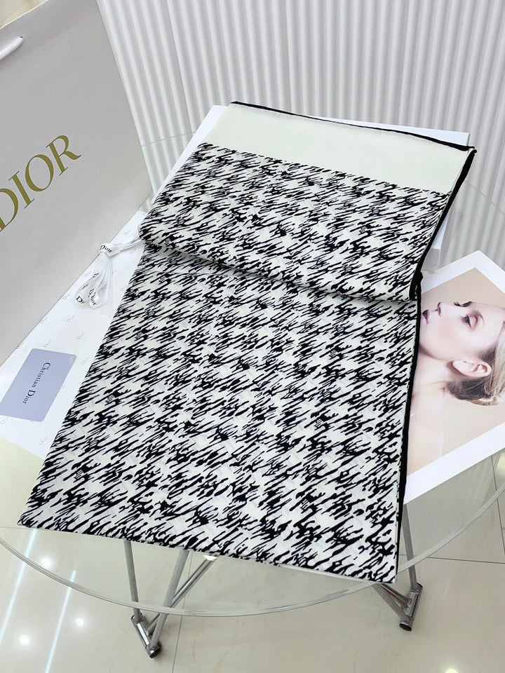 Two-color DR Graffiti Chiffon Square Towel