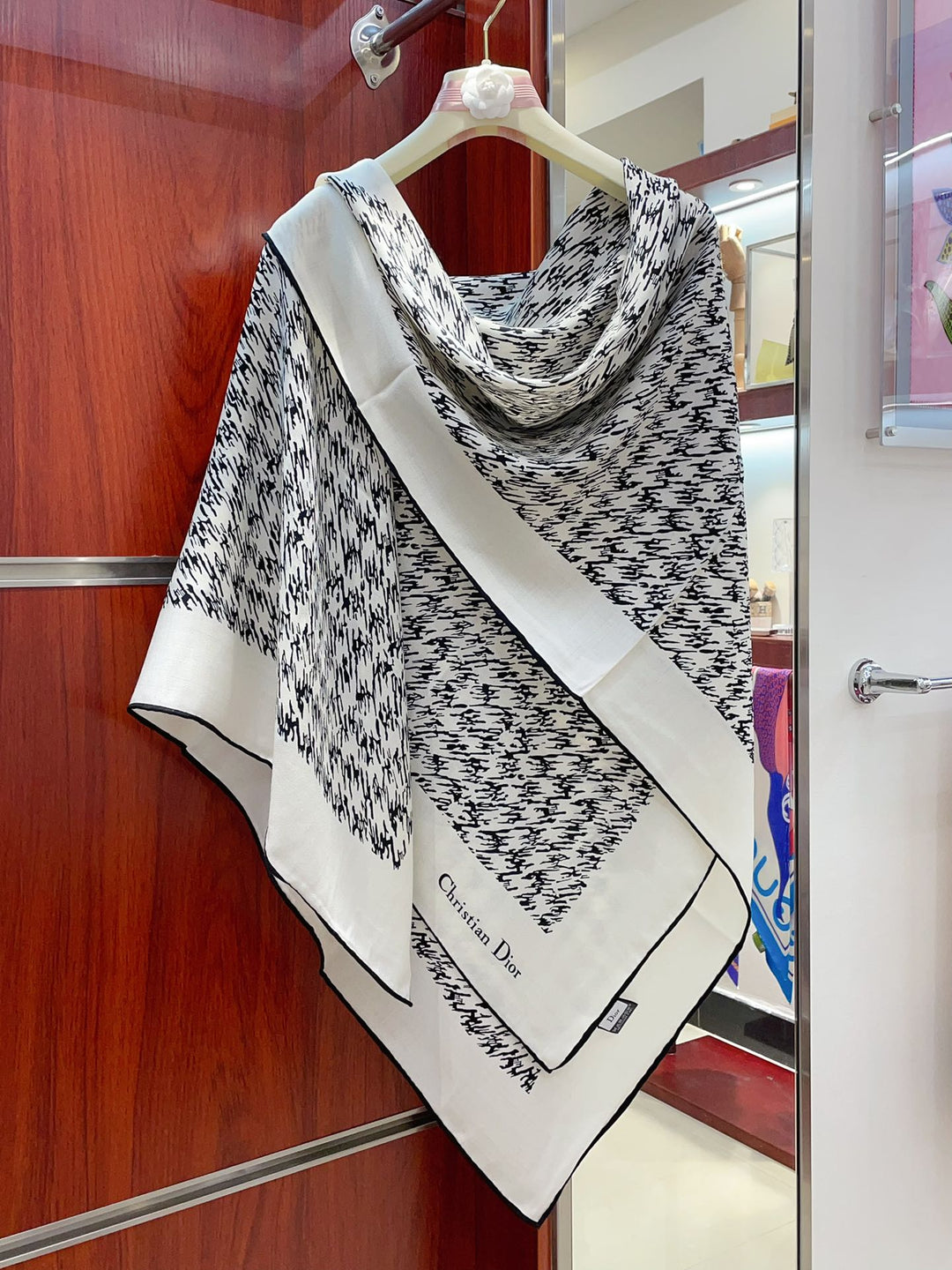 Two-color DR Graffiti Chiffon Square Towel