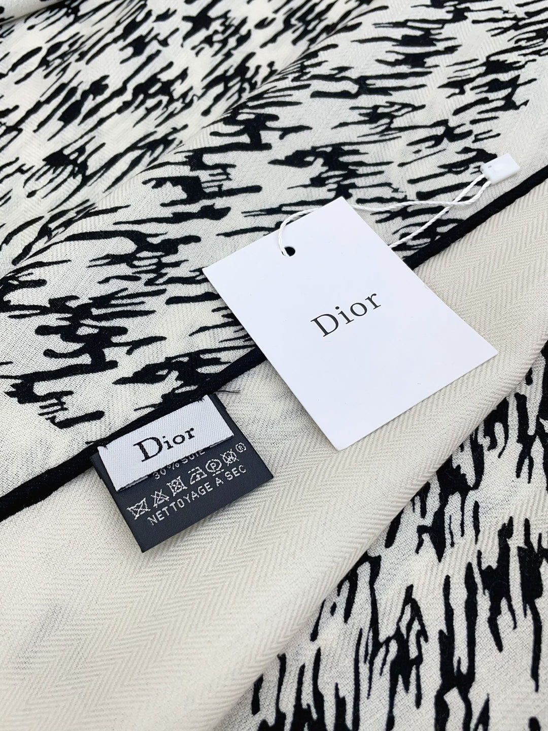Two-color DR Graffiti Chiffon Square Towel