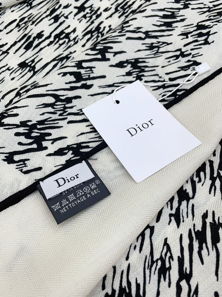 Two-color DR Graffiti Chiffon Square Towel