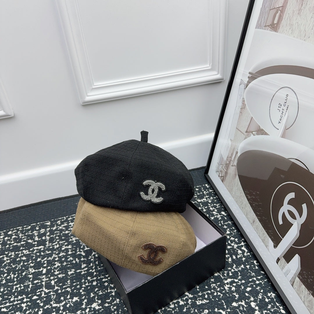 Classic Grid Pattern Beret