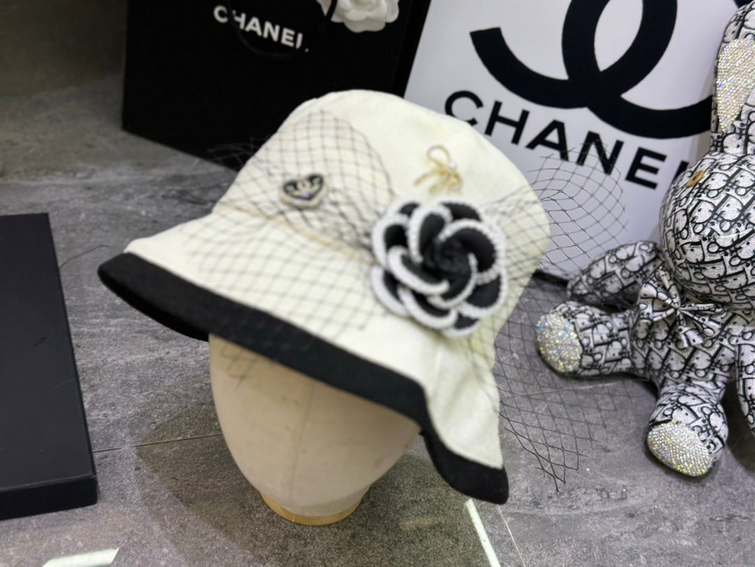 New camellia pearl fisherman hat