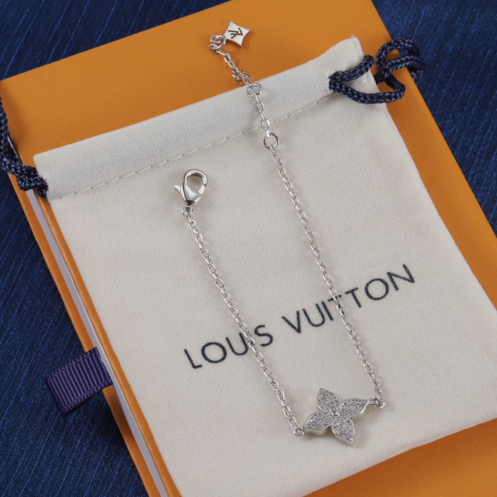 Luxury Clover Necklace with Diamonds