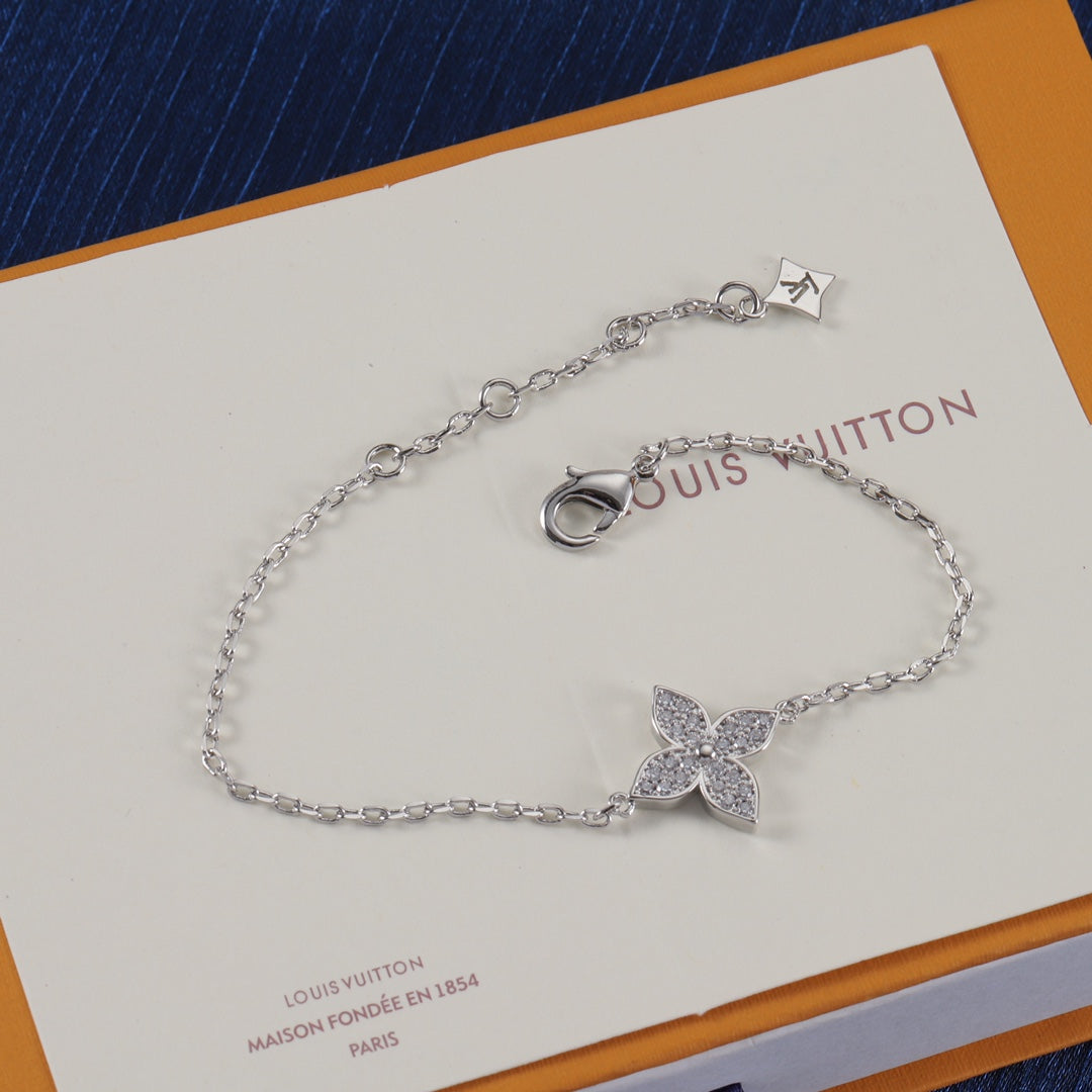 Luxury Clover Necklace with Diamonds