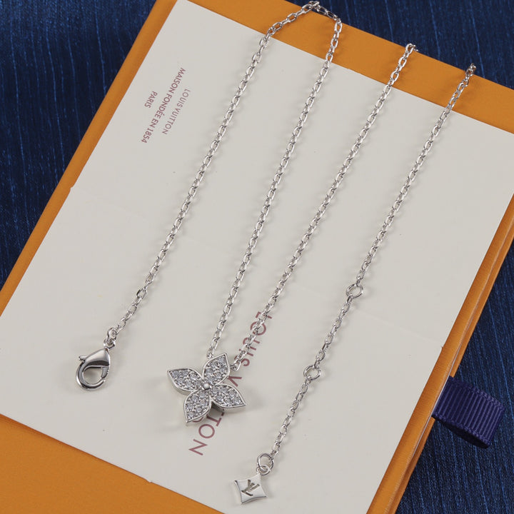 Luxury Clover Necklace with Diamonds