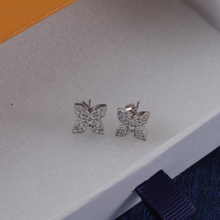Luxury Clover Necklace with Diamonds
