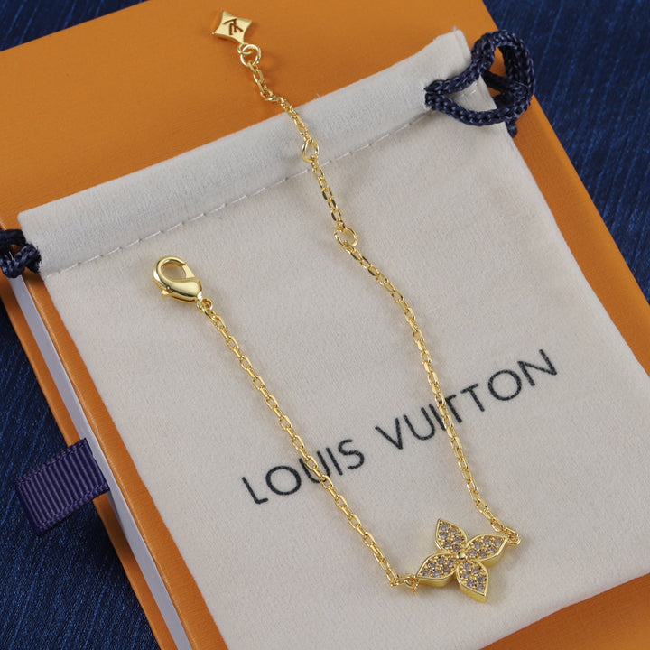 Luxury Clover Brass Full Diamond Necklace